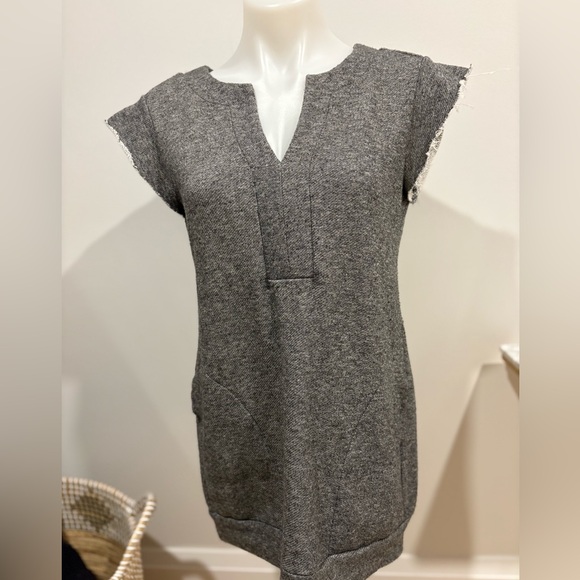 Dotti Dresses & Skirts - Gray Sleeveless V-Neck Dress